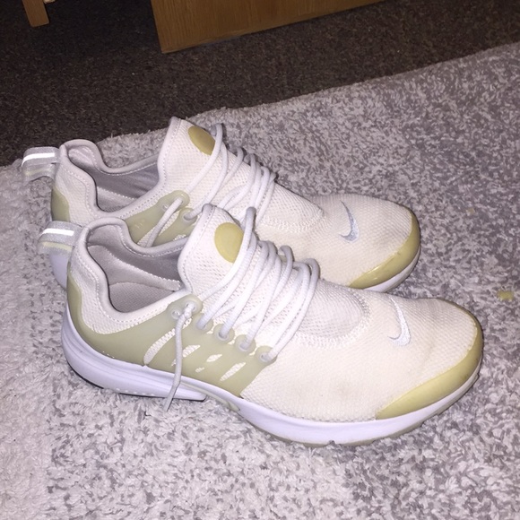 Cream Nike Air Prestos - Picture 3 of 3